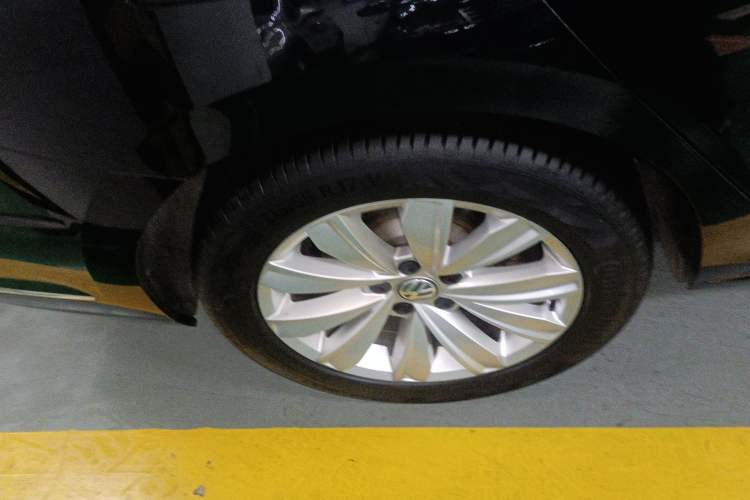 Used Volkswagen Passat 2019 330TSI Elite Edition China VI Right Rear Wheel Hub