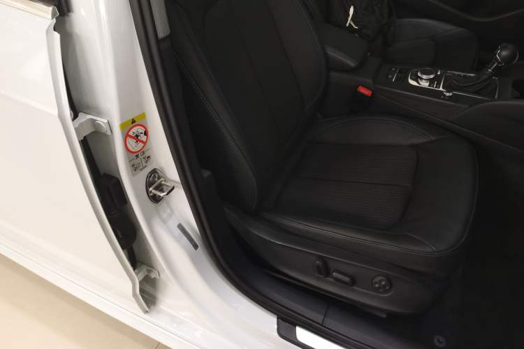 Used Audi A3 2019 Sportback 35 TFSI Fashion Edition China VI Emission Standard Right Front Seat