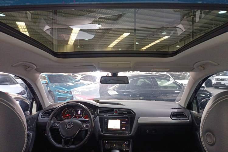 Used Volkswagen Tiguan L 2019 Updated Version 330TSI Automatic Two-Wheel Drive Panoramic Comfort Edition China VI Standard Headliner