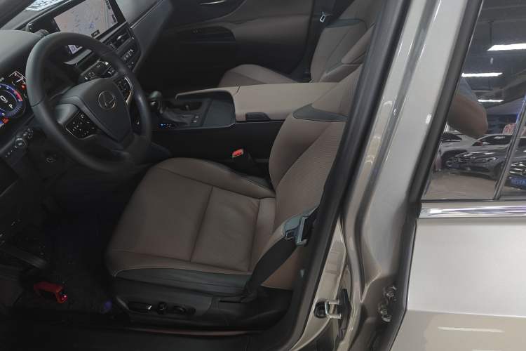 Used Lexus ES 2023 200 Excellence Edition