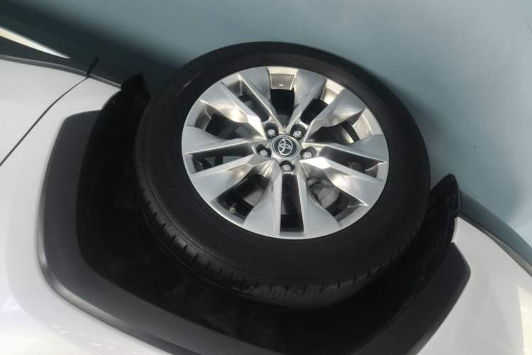 Used Toyota Wildlander 2020 2.0L CVT Two-Wheel Drive Luxury Edition Left Front Wheel Hub