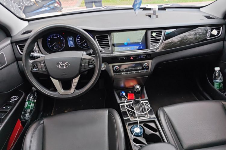 Used Hyundai Mistra 2014 1.8L Automatic Smart GLS Center Console