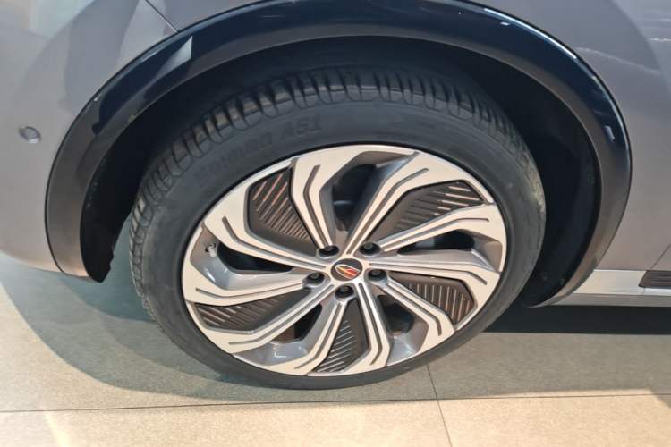 Used Hongqi E-HS9 2022 660 km Range Flagship Edition Four Seats Left Front Wheel Hub