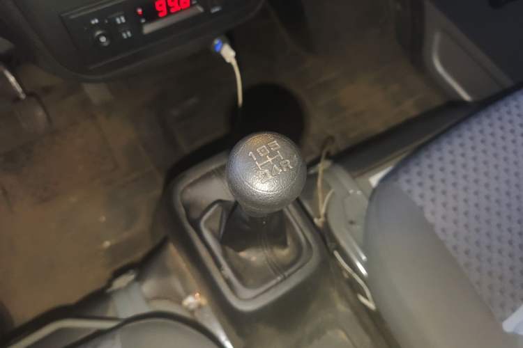 Used Wuling Zhiguang 2023 1.5L Practical Version 5/7 Seats Gear Lever