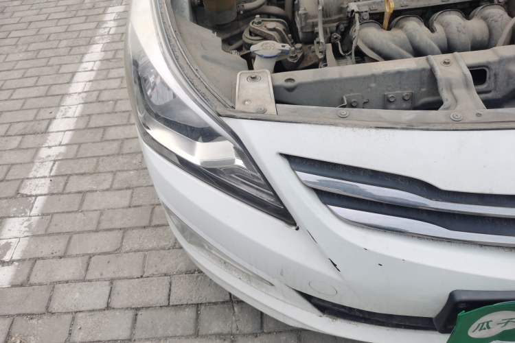 Used Hyundai Verna (older generation) 2014 1.4L Manual Smart GLS Trim Right Front Headlight