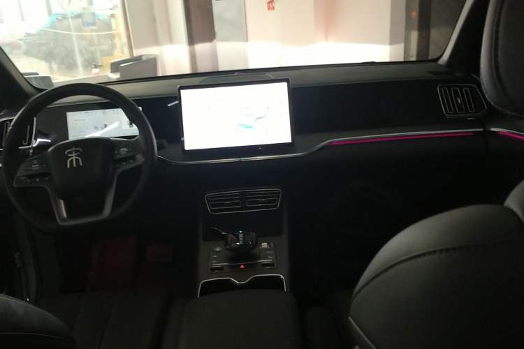 Used BYD Song Pro New Energy 2025 2nd Generation Intelligent Driving Version DM-i 75KM Overachiever Trim Center Console