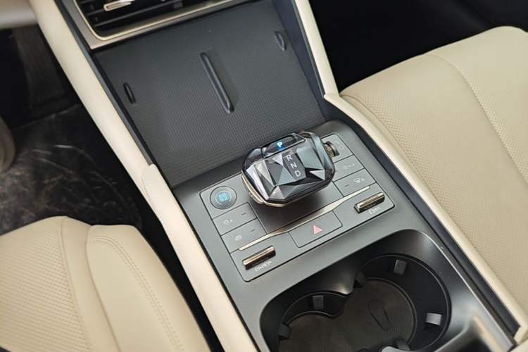 Used BYD Qin L 2024 DM-i 120KM Leading Model Gear Lever