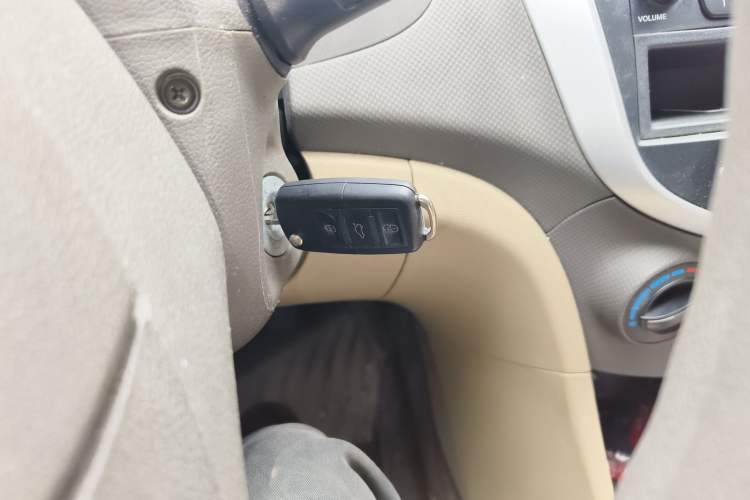 Used Hyundai Verna (older generation) 2010 Sedan 1.4L Manual Standard GL Model
