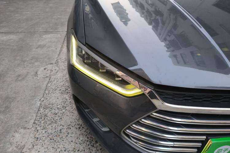 Used BYD Qin Pro New Energy 2018 DM 1.5TI Automatic Smart Connect Elite Model Right Front Headlight