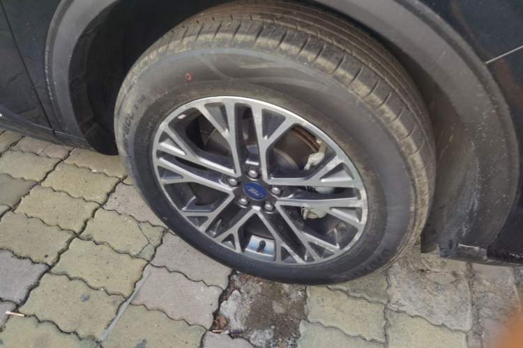 Used Ford Escape 2020 EcoBoost 245 Four-Wheel Drive Titanium Edition Right Front Wheel Hub