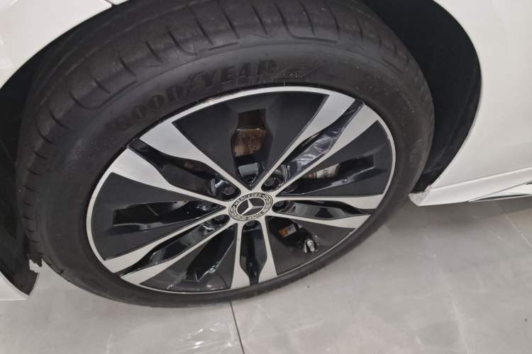 Used Mercedes-Benz C-Class New Energy 2023 Second Facelift C 350 eL Left Front Wheel Hub