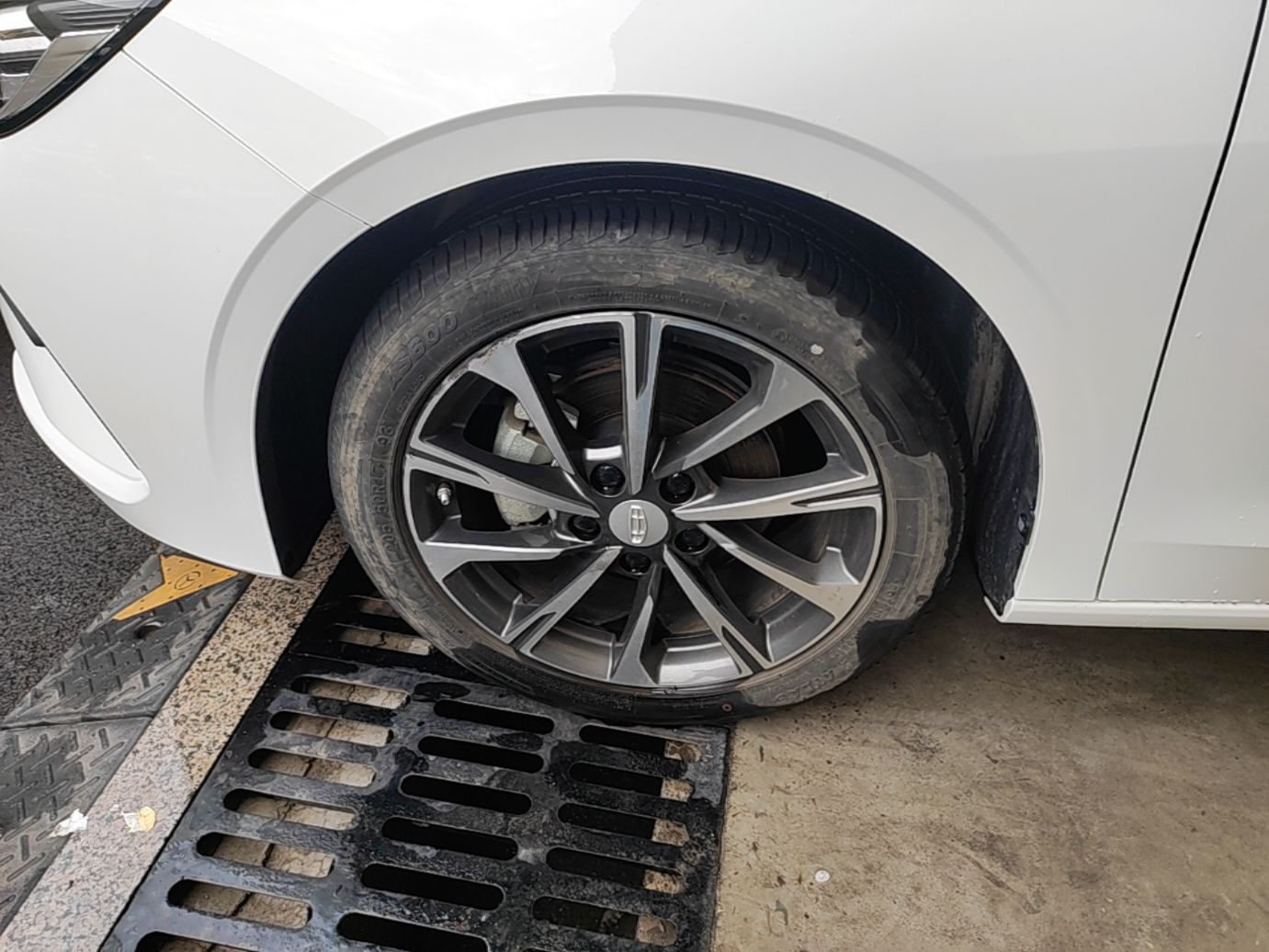 Geely Auto Emgrand 2025 4th Generation 1.5L CVT Flagship Version — снимка 10