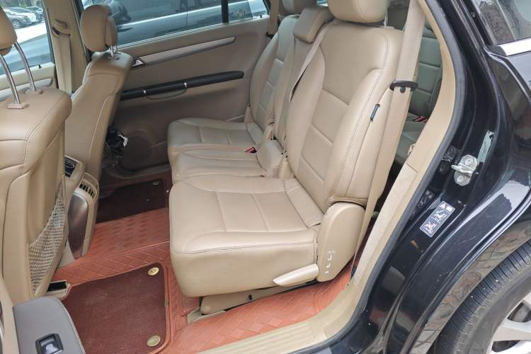 Used Mercedes-Benz R-Class 2011 R 300 L Business Model Left Rear Seat