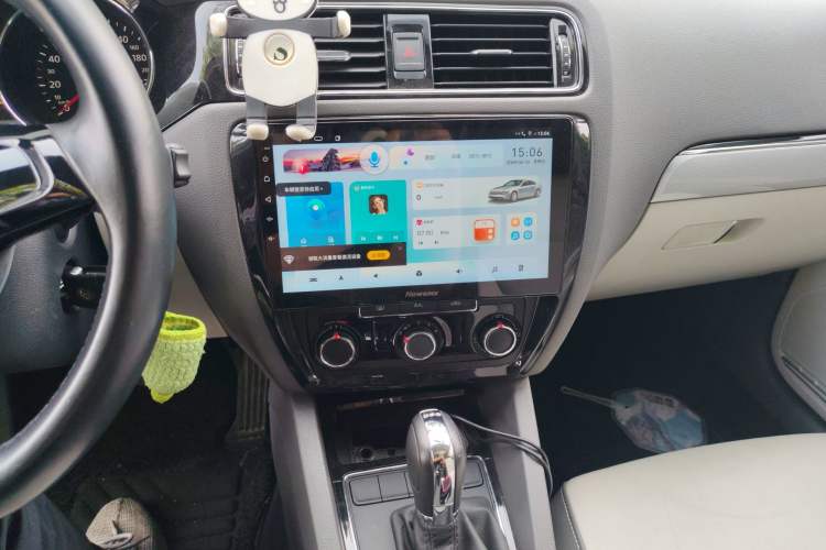 Used Volkswagen Sagitar 2015 230TSI Automatic Comfort Version
