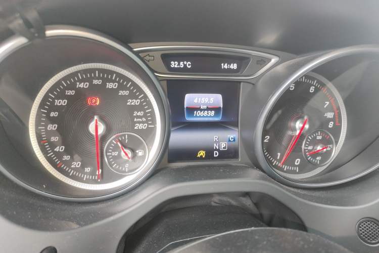 Used Mercedes-Benz GLA 2017 GLA 200 Sport Edition Odometer Close Up