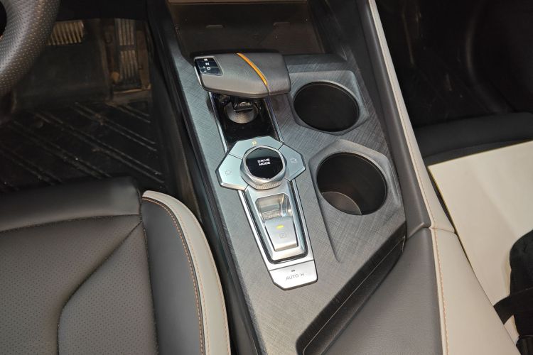 Used Changan UNI-V 2023 1.5T Prestige Model
