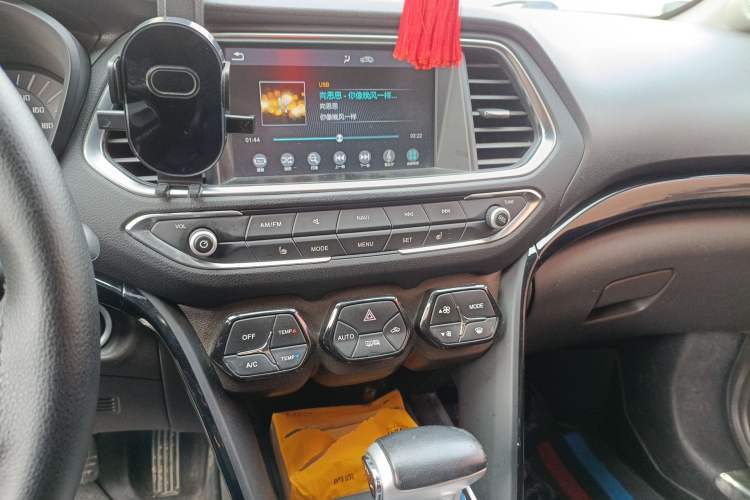 Used GAC Trumpchi GS4 2017 235T Automatic Two-Wheel Drive Prestige Edition Audio And AC Panel