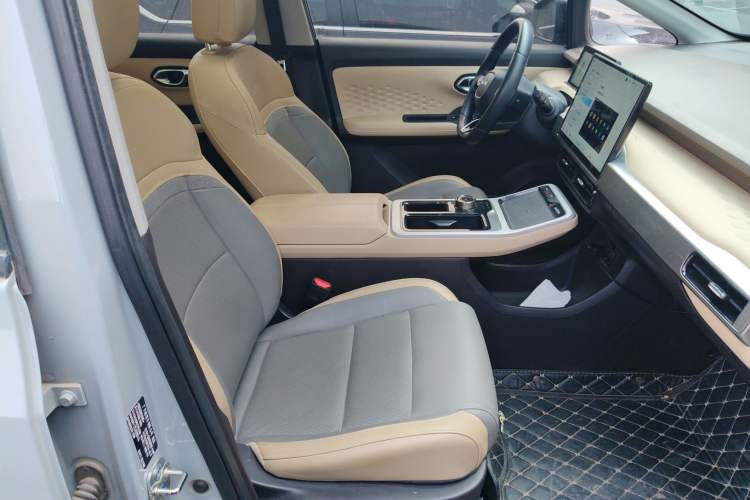 Used AION Y 2022 70 Intelligent Edition Lithium Iron Phosphate Right Front Seat