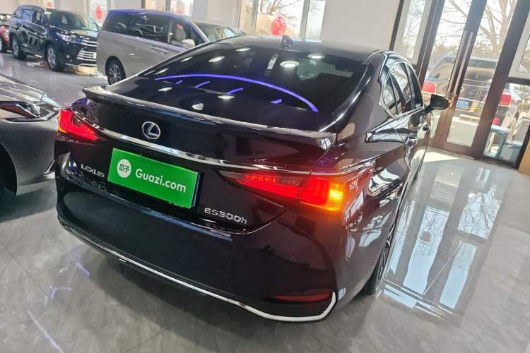 Used Lexus ES 2021 300h Deluxe Edition