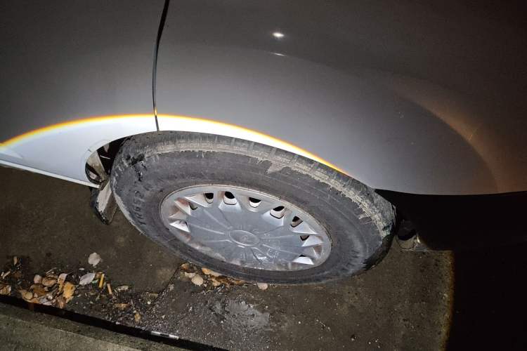 Used Ford Transit 2017 2.0T Diesel Multi-Function Commercial Vehicle Mid-Drive Mid-Roof China V Standard Right Front Wheel Hub