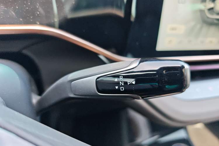 Used Hongqi EH7 2024 690 Pro Gear Lever