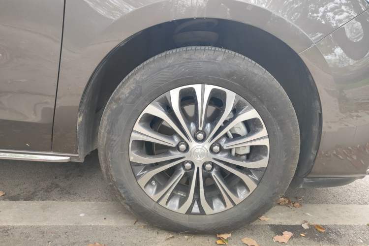 Used Buick GL8 2023 Land Executive Class Comfort Model
