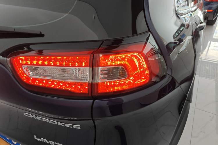 Used Jeep Cherokee 2017 2.4L Leading Smart Edition