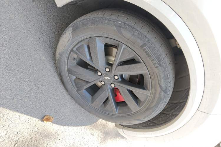 Used Li Auto L8 2023 Air model Right Front Wheel Hub