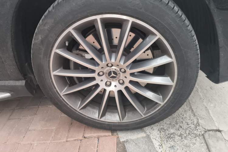 Used Mercedes-Benz GLE 2024 GLE 450 4MATIC Luxury Model Right Front Wheel Hub