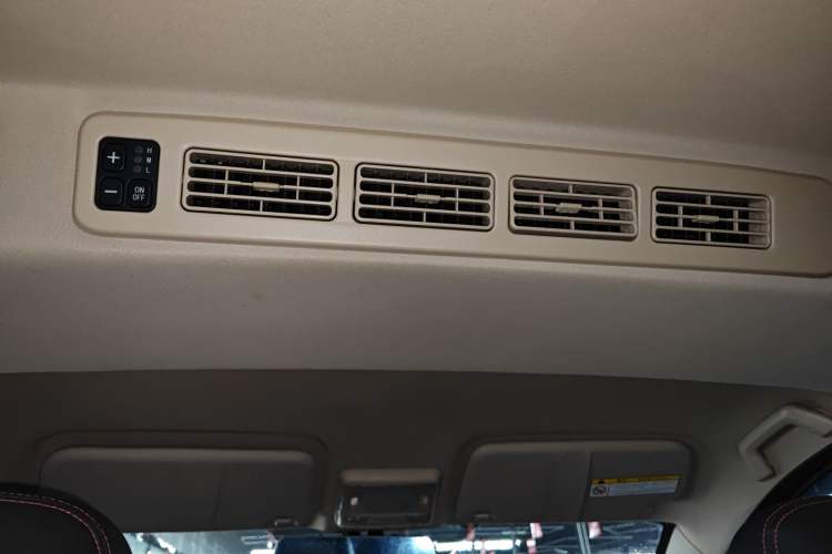 Used Dongfeng Fengon 370 2016 1.5L Manual Elite Home Edition 7-Seater Headliner