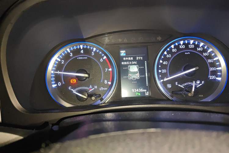 Used Toyota Highlander 2018 2.0T Four-Wheel Drive Luxury Edition 7 Seats China V Emission Standard
