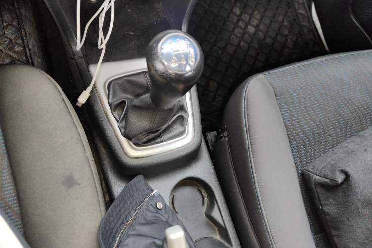 Used CHANGAN KAICHENG Ounuo S 2014 1.5L Luxury Model Gear Lever