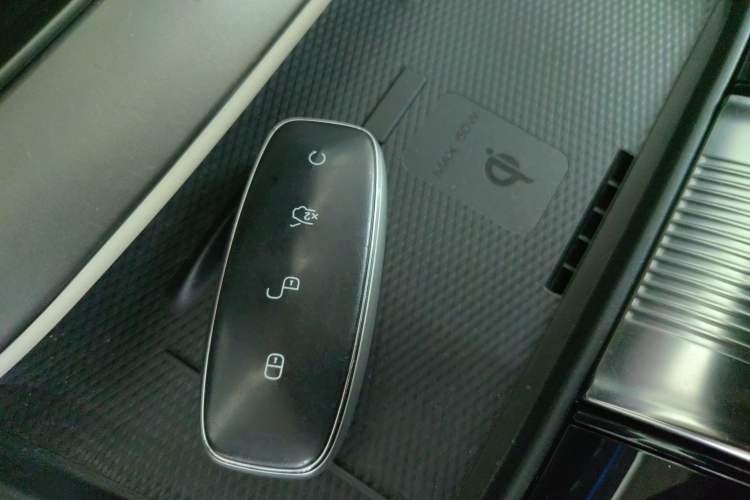 Used Denza D9 2024 DM-i 980 Four-Wheel Drive Flagship Model Vehicle Key