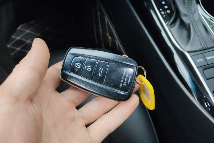 Used Toyota Camry 2019 2.5S FENGSHANG Version China VI Standard Vehicle Key