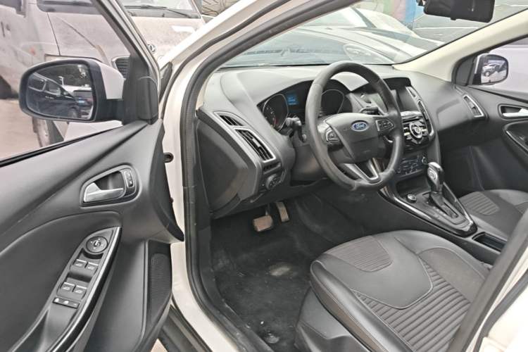 Used Ford Focus 2017 Sedan 1.6L Automatic Fashion Edition Smart Drive Version
