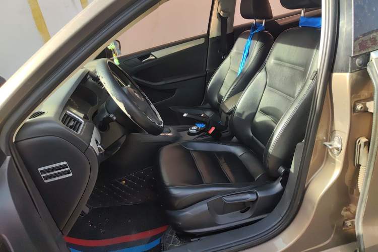 Used Volkswagen Sagitar 2012 1.6L Automatic Comfort Edition Left Front Seat