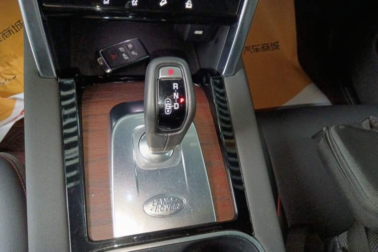 Used Land Rover Discovery Sport 2020 249 PS R-Dynamic Performance Edition Gear Lever