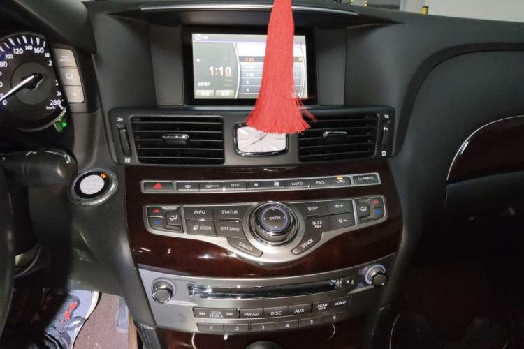 Used Infiniti Q70 2013 Q70L 2.5L Comfort Edition Audio And AC Panel