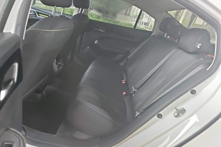 Used Roewe i5 2021 1.5L CVT Platinum Edition Left Rear Seat