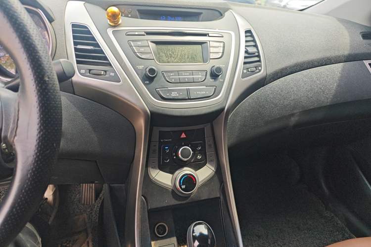 Used Hyundai Elantra (5th Generation / Langdong) 2016 1.6L Automatic Smart Version Audio And AC Panel
