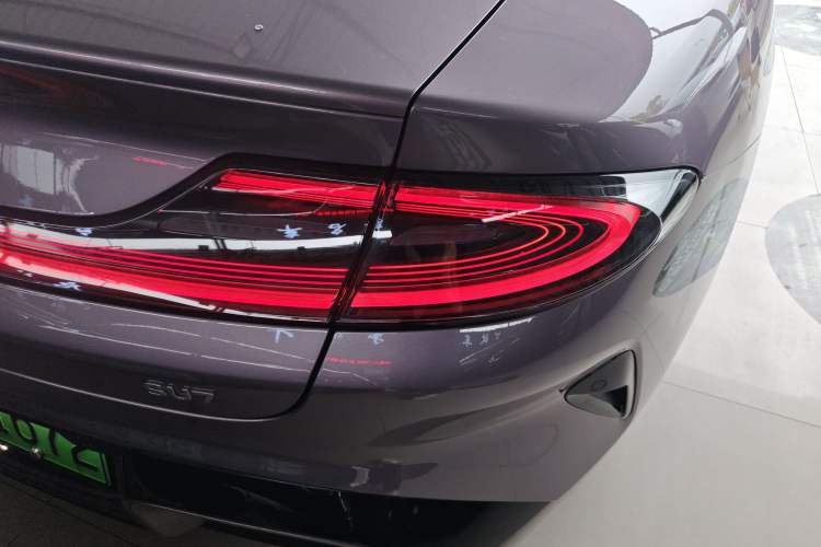 Used Xiaomi Auto SU7 2024 Rear-Drive Long-Range Intelligent Driving Version
