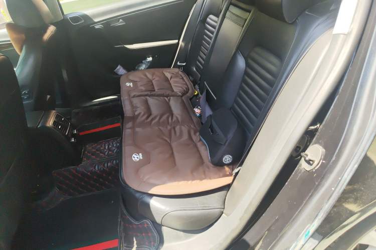 Used Volkswagen Magotan 2013 1.8TSI Luxury Model Left Rear Seat