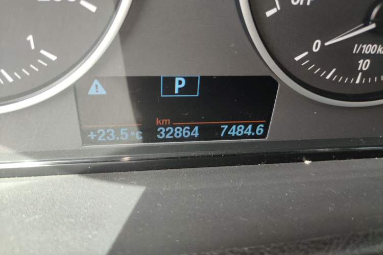 Used BMW 1 Series 2017 120i Design Package Model Odometer Close Up