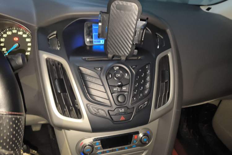 Used Ford Focus 2012 Sedan 1.6L Manual Fashion Edition
