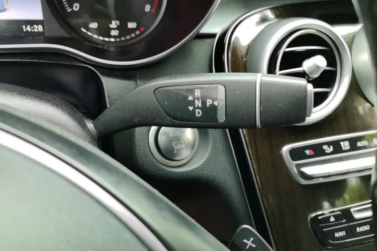 Used Mercedes-Benz GLC 2019 GLC 260 L 4MATIC Dynamic Model Gear Lever