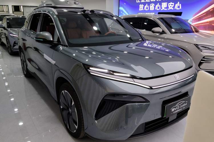 Used BYD Tang L 2025 DM 175KM Drone Player Edition Front Right 45 Deg