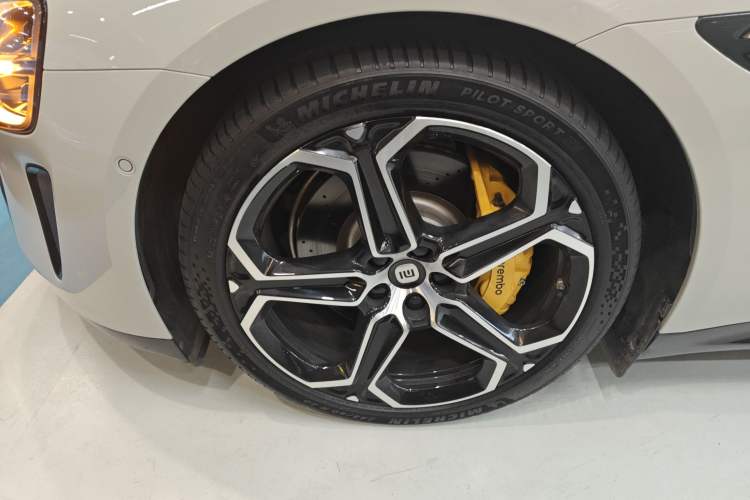 Used Xiaomi Auto SU7 2024 Four-Wheel Drive Ultra-Long Range Advanced Intelligent Driving Max Edition