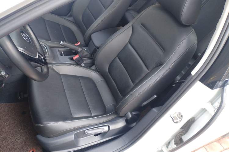 Used Volkswagen Sagitar 2015 230TSI Automatic Comfort Version
