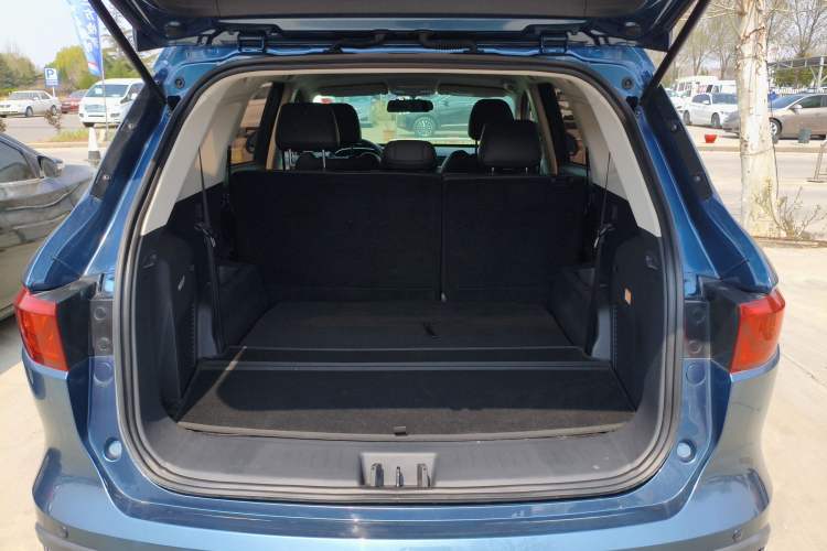 Used Sinotruk VGV U70 2020 1.5T Manual Elite Edition 7-Seater Trunk