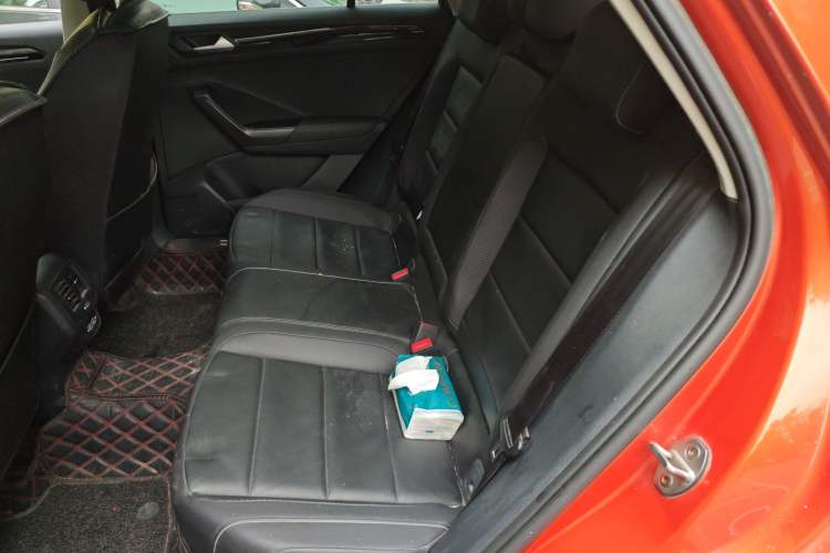 Used Volkswagen T-ROC 2018 280TSI DSG Two-Wheel-Drive Comfort Version China V Standard Left Rear Seat